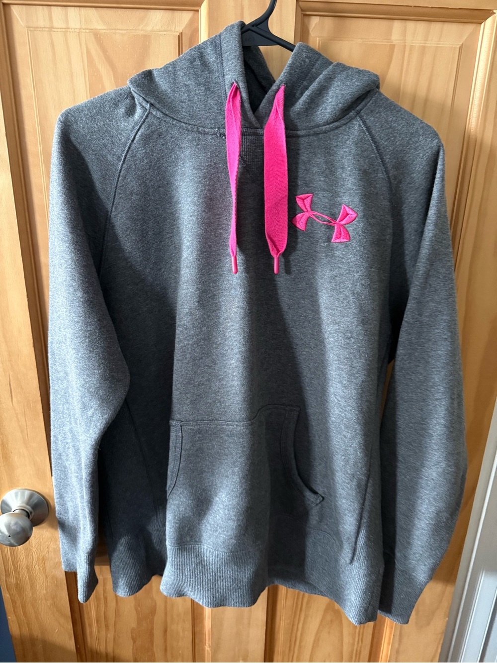 Like New, Womenโs Under Armour Hoodie Size Medium